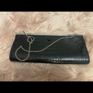 Aldo clutch